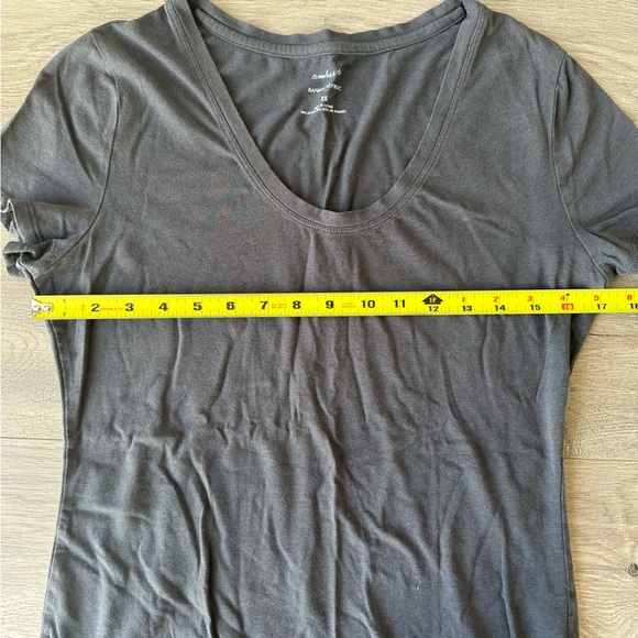 Banana Republic timeless tee - size XS - Picture 3 of 5